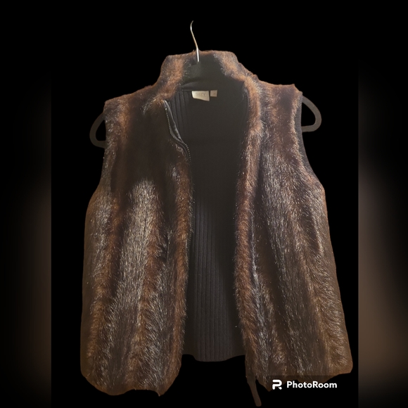 Suzy Shier Faux Fur Vest - Picture 2 of 4